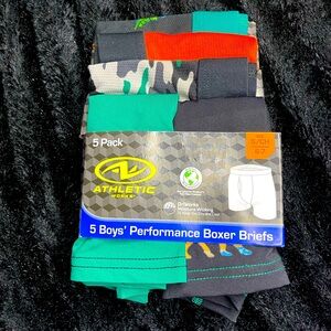 NWT boys performance boxer briefs. Size 6/7